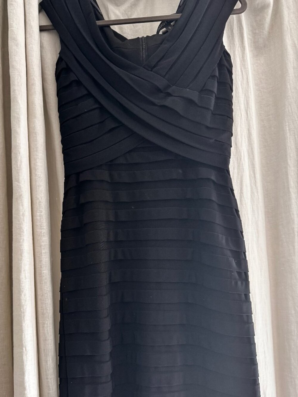 Tadashi Shoji Black Pintuck V-Neck Cocktail Dress Small Short Sleeve Knee Length